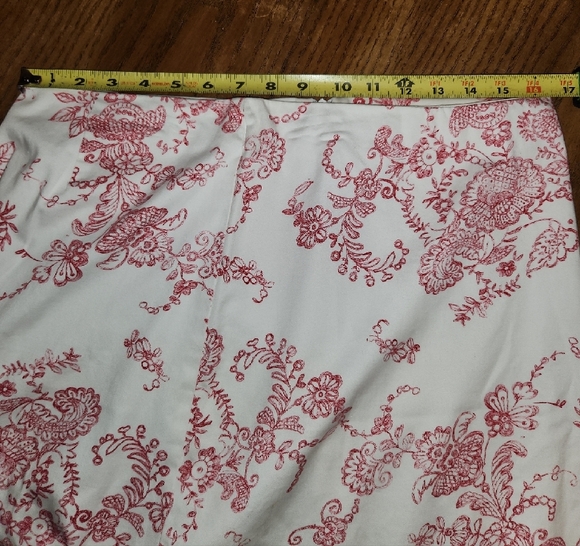 Clio White Skirt with Red Floral Design - Picture 4 of 5